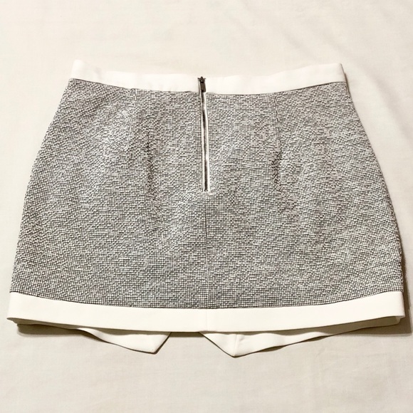 Banana Republic Asymmetric Dressy Gray/White Square Textured Mini Skirt - Size 4 - Picture 8 of 16